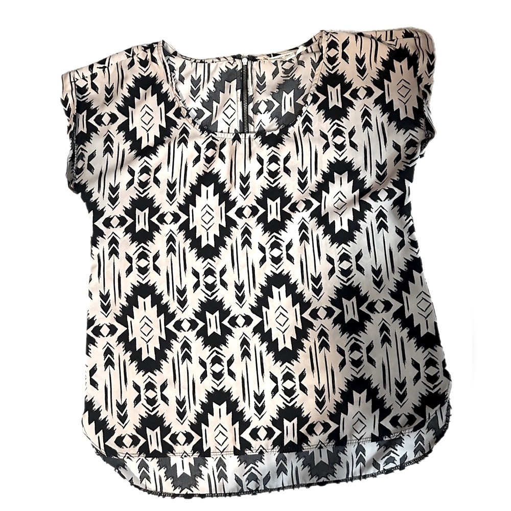 Pink rose women’s size small top Aztec pattern